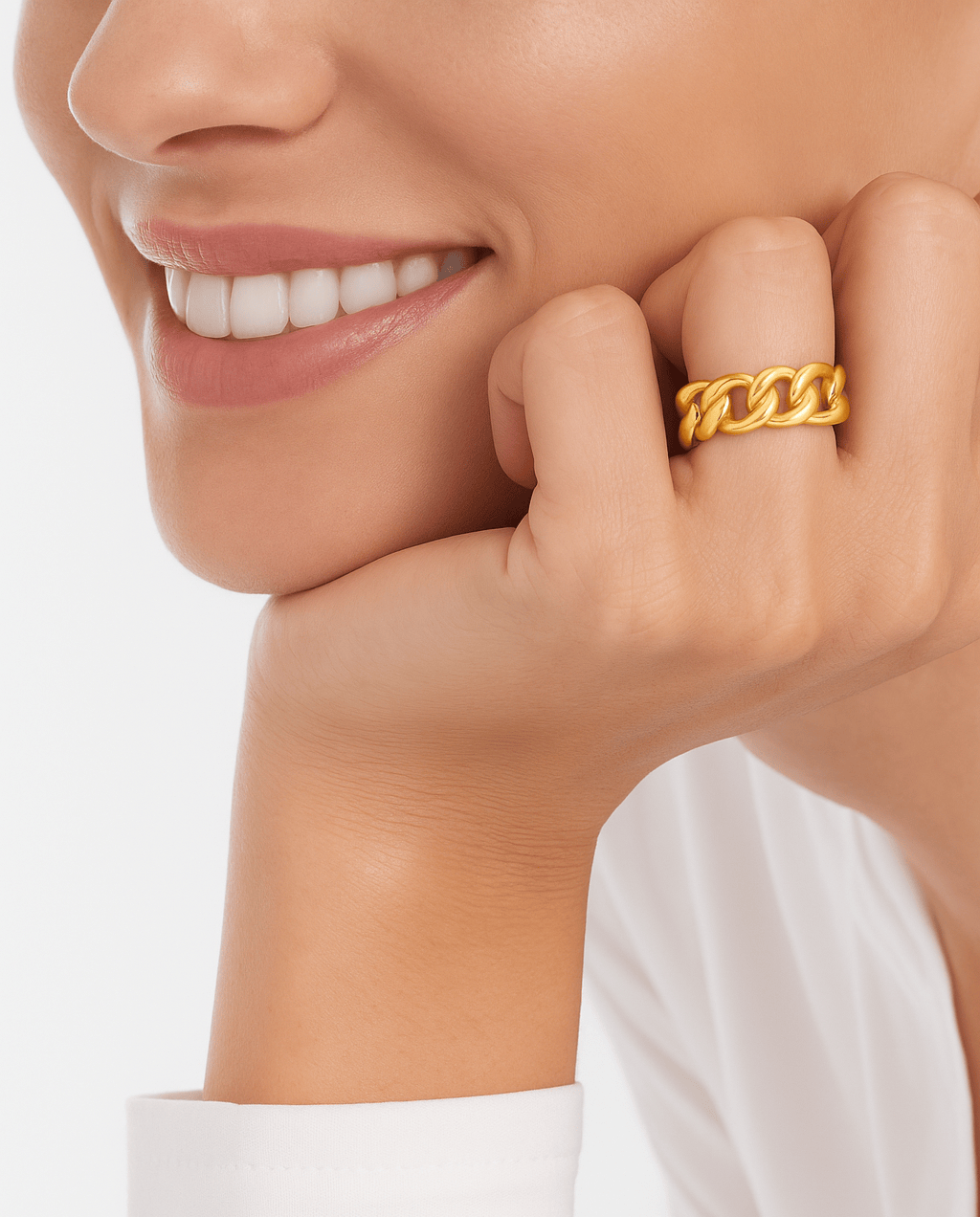 The-Love-Links-Ring-18k-Gold-Vermeil-RNG10006-Model.png