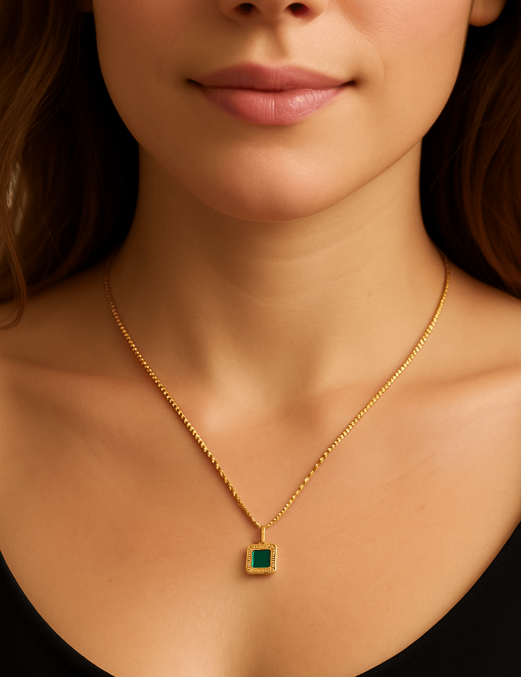 The-Malachite-Square-Necklace-18k-Gold-Vermeil-NEC10052-Model.png