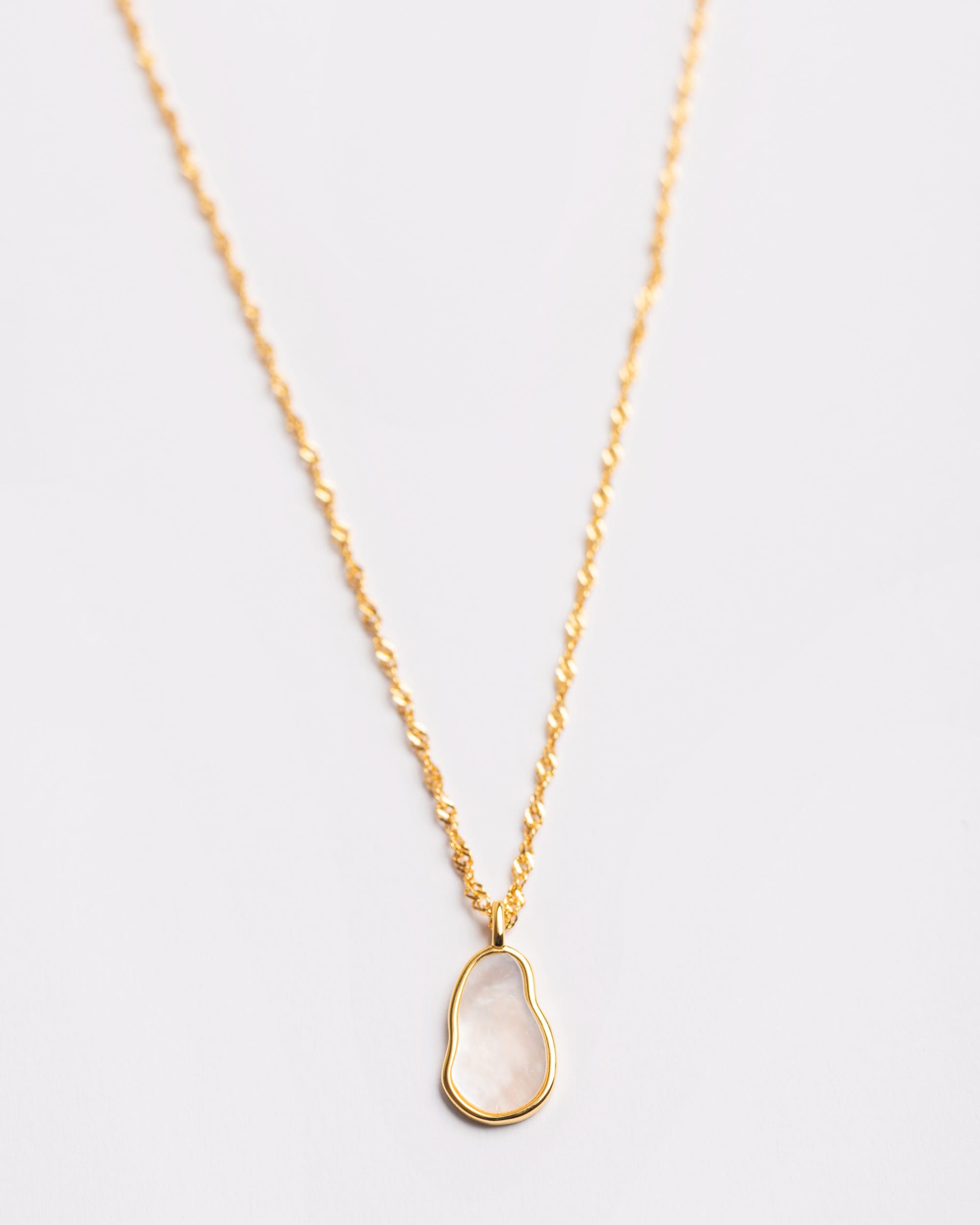 The Mother of Pearl Oval Necklace