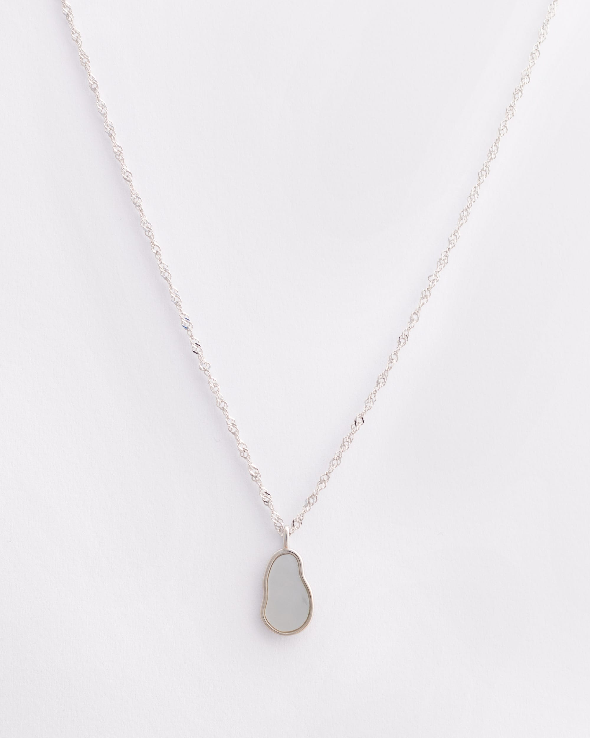 Mother Pearl Oval Necklace