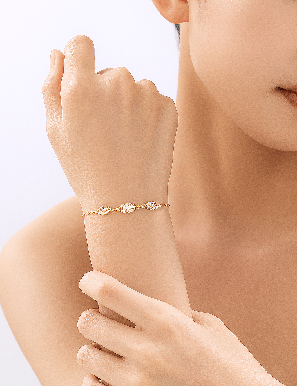 The-Protection-Bracelet-18k-Gold-Vermeil-BRC10008-Model.png