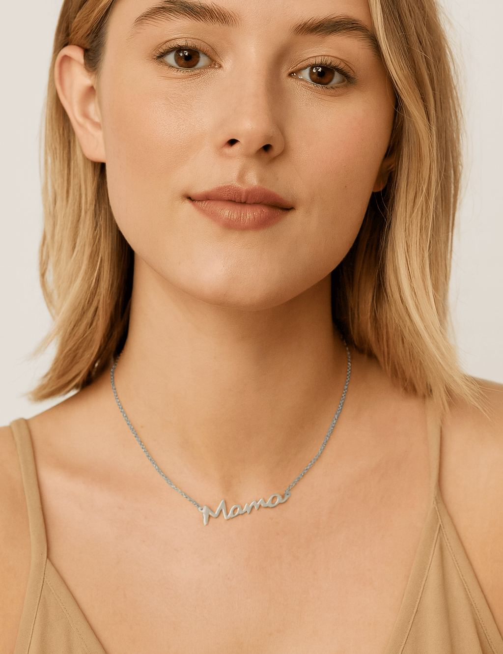 The-Script-Mama-Necklace-Rhodium-Plated-Vermeil-NEC10037-Model.png